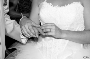 Photo mariage alliance doigt