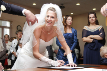 Photo mariage signature mariée mairie