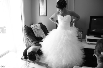 Photo mariage habillage robe mariée