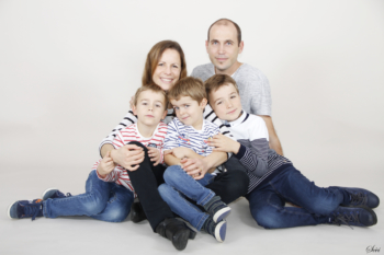 photographe pic saint loup montpellier hérault séance photo famille studio 