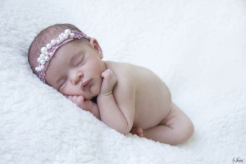 Pic saint loup montpellier photographe bébé dort blanc