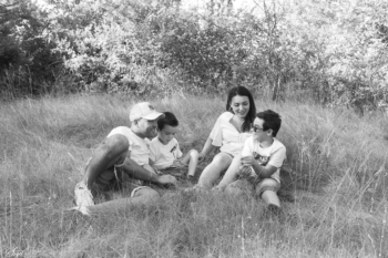 photographe pic saint loup montpellier hérault séance famille extérieur 