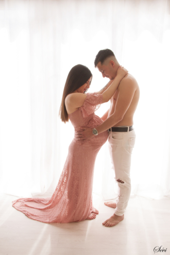 photographe pic saint loup montpellier hérault couple grossesse studio
