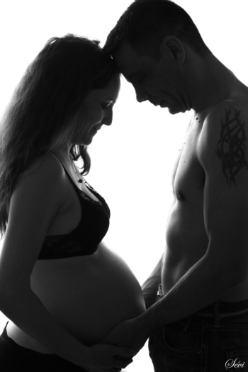 photo grossesse couple en contre jour photographe pic saint loup montpellier hérault
