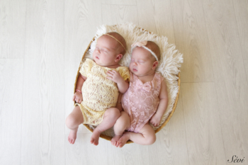 Nouveau né jumelles filles bébé photographe montpellier pic saint loup